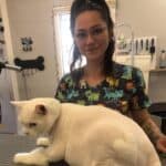 Kate Simms, propriétaire du salon de toilettage Salon Câ-Lyne.